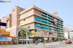 <em>Shopping center</em> (no Brasil, por vezes em Portugal) ou centro comercial (em Portugal, por vezes, no Brasil)  uma estrutura que contm estabelecimentos comerciais como lojas, lanchonetes, restaurantes, salas de cinema, playground, parques de diverses e estacionamento, caracterizado pelo seu fechamento em relao  cidade. </br></br> Palavras-chave: Dimenso socioambiental. Dimenso econmica. Dimenso demografica e cultural do espao geogrfico. Territrio. Regio. Lazer. Economia. Compras. Consumo.