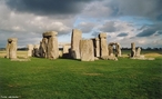 Stonehenge - Inglaterra (pr - histria - 3.100 a.C a 1.100 a. C),  um monumento megaltico da Idade do Bronze, localizado prximo a Amesbury, no condado de Wiltshire, a cerca de 13 km a Noroeste de Salisbury, na Inglaterra. </br></br> Palavras-chave: Monumento. Pr-histria. Crculos de pedras. Britnicos. Mitos. Lendas. 