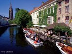 Bruges  uma cidade belga na regio de Flandres. Foi a capital europeia da cultura em 2002, juntamente com a cidade espanhola de Salamanca. Bruges possui inmeros canais que a cercam ou a atravessam, mas tambm a ligam principalmente com a cidade de Gante. A cidade apresenta ainda as runas de uma fortaleza, bem como moinhos s margens dos canais. </br></br> Palvras-Chaves: Blgica. Bruges. Cidade. Capital. Canais. Moinhos. Europa. 