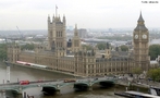  tambm conhecido como Casas do Parlamento, (em ingls <em>Houses of Parliament</em>)  o palcio londrino onde esto instaladas as duas Cmaras do Parlamento do Reino Unido (a Cmara dos Lordes e a Cmara dos Comuns). O palcio fica situado na margem Norte do Rio Tamisa, no <em>Borough</em> da Cidade de <em>Westminster</em> prximo de outros edifcios governamentais ao longo da <em>Whitehall</em>. </br></br> Palavras-chave: Palcio. Parlamento. Ingleses. Rio Tamisa. Governo ingls.  