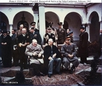 Churchill, Roosevelt e Stalin durante a conferência de 1945. </br></br> Palavras-chave: Segunda guerra. Stalin. Churchill. Roosevelt. Europa. Economia. Política. Conferência. Países. Guerra. 