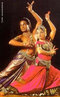 As danças são consideradas uma das formas de arte mais desenvolvidas da cultura indiana. A enorme área geográfica do subcontinente indiano contém uma grande diversidade de terras, climas, povos, culturas e línguas, o que se reflete em seus muitos estilos de dança, do clássico e do folclórico ao contemporâneo. </br></br> Palavras-chave: Dança. Arte. Cultura. Índia. Povos.  