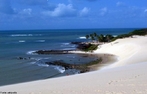 Praia de Genipabu localiza-se no municpio de Extremoz, a 25 quilmetros da capital potiguar e as dunas atraem turistas do mundo inteiro em busca do passeio de Buggy.  </br></br>  Palavras-chave: Praia. Passeio. Dunas. Turismo. Economia. 