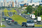 No Brasil, no existe uma rede separada de autoestradas, estando includas com outro tipo de vias nas rodovias brasileiras. Rodovias como Rodovia dos Bandeirantes, Rodovia Washington Lus, Rodovia dos Imigrantes entre outras preenchem os mesmos requisitos que uma autoestrada europeia.  </br></br>  Palavras-chave: Dimenso socioambiental. Dimenso econmica. Dimenso demografica e cultural. Territrio. Regio. Lugar. Pas. Estado. Paran. Rodovias. Transportes. Cargas. Estradas pedagiadas. Paisagem. Territrio. Economia. Dimenso econmica da produo do e no espao. Transportadoras. 