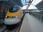 Foto do Eurostar, trem que parte de Bruxelas com destino a Londres. </br></br> Palavras-chave: Trem. Meios de transporte.Europa.  