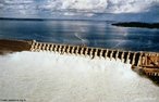 A Usina Hidreltrica de Balbina est localizada no Rio Uatum (Bacia Amaznica), municpio de Presidente Figueiredo, precisamente no distrito de Balbina, em (AM), Brasil. Cada uma das 5 unidades geradoras tem capacidade de gerao de at 50 MW de energia eltrica, totalizando 250 MW.  navegvel em 295km, at a usina hidreltrica de Balbina. As profundidades so boas, superiores a 2,10m em guas mdias e altas (fevereiro a agosto). A cachoeira Morena, km 260,  transponvel nesse perodo.  </br></br>  Palavras-chave: Dimenso econmica. Lugar. Regio. Territrio. Usina hidreltrica de Balbina. Energia eltrica. Rio UATUM.