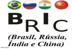 O termo Bric foi criado para fazer referncia a quatro pases: Brasil, Rssia, ndia e China. Esses pases emergentes possuem caractersticas comuns. Ao contrrio do que algumas pessoas pensam, eles no compem um bloco econmico, apenas compartilham de uma situao econmica com ndices de desenvolvimento e situaes econmicas parecidas. </br></br>Inicialmente, o termo era escrito sem a letra S, sendo oficialmente acrescentado  sigla Bric para formar o Brics, em 2011, aps a admisso da frica do Sul. Atualmente, o grupo  composto pelo Brasil, Rssia, ndia, China e frica do sul. </br></br> Palavras-chave: Bric. Brasil. China. ndia. Rssia. frica do Sul. Poltica. Economia. 