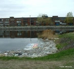 O Canal de Lachine foi um canal hidrovirio inaugurado em 1825, que permitiu a navegao segura de navios na regio da Ilha de Montreal, no Rio So Loureno, no Canad. Est localizado entre a Ilha de Montreal e a Ilha Laval. Tornou-se obsoleto em 1959, quando o Canal Martimo de So Loureno foi construdo.  </br></br>  Palavras-chave: Dimenso socioambiental. Demogrfica. Poltica. Territrio. Regio. Pas. Canal. Canad. Ilha de Montreal.  