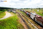 O transporte ferrovirio consiste em um ou vrios veculos (carruagens ou vages), ligados entre si e capazes de se movimentarem sobre uma linha ou trilho, para transportarem pessoas ou carga de um lado para outro, segundo uma rota previamente planeada.  </br></br>  Palavras-chave: Dimenso econmica. Dimenso demogrfica. Dimenso socioambiental. Territrio. Tranposte. Lugar. Regio. Economia. Cargas. Trem. 