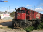 Locomotiva  um veculo ferrovirio que fornece a energia necessria para a colocao de um comboio ou trem em movimento; as locomotivas no tm capacidade de transporte prpria, quer de passageiros, quer de carga.  </br></br>  Palavras-chave: Locomotiva. Ferrovias. Locomotivas, Comboio. Transporte de cargas. Passageiros. Trem. Carvo mineral. Petrleo. 