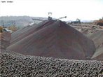  extrado da natureza sob a forma de minrio de ferro que, depois de passado para o estgio de ferro-gusa, atravs de processos de transformao,  usado na forma de lingotes. Adicionando-se carbono d-se origem a vrias formas de ao.  </br></br>  Palavras-chave: Minrio de Ferro. Lingotes. Carbono. Ao. Ferro-Gusa.  