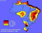 A energia dos ventos  uma abundante fonte de energia renovvel, limpa e disponvel em todos os lugares. A utilizao desta fonte energtica para a gerao de eletricidade, em escala comercial, teve incio h pouco mais de 30 anos e atravs de conhecimentos da indstria aeronutica os equipamentos para gerao elica evoluram rapidamente em termos de ideias e conceitos preliminares para produtos de alta tecnologia. </br></br>No incio da dcada de 70, com a crise mundial do petrleo, houve um grande interesse de pases europeus e dos Estados Unidos em desenvolver equipamentos para produo de eletricidade que ajudassem a diminuir a dependncia do petrleo e carvo. </br></br>Palavras-chave: Dimenso Poltica do Espao Geogrfico. Territrio. Lugar. Pas. Energia Elica. Mapa. Economia.