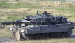 Um carro de combate  um sistema de armas que rene em si, sob determinada prioridade sistmica, as 5 aes essenciais ao combate: Poder de fogo, Ao de Choque, Proteo, Mobilidade, Informaes e Comunicaes. </br></br> Palavras-chave: Tanque de Guerra. Poder de Fogo. Geopoltica. Territrio. Lugar. Guerra. Iraque. Mundializao. Globalizao. Petrleo. Sociedade. Paz. 