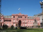 A Casa Rosada  a sede do presidncia da Repblica Argentina, em Buenos Aires, assim chamada pela cor aproximadamente rosa. Abriga tambm o Museu da Casa do Governo, com material relacionado aos presidentes do pas. </br></br> Palavras-chave: Casa Rosada. Argentina. Casa do Governo. Poltica. Mercosul. 