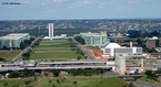 O Eixo Monumental: Congresso Nacional, Ministrios, Catedral e o Complexo Cultural da Repblica. Ao fundo, o lago Parano, com a famosa Ponte JK  direita. </br></br> Palavras-chave: Distrito-Federal. Poltica. Projetos. Congresso Nacional. Leis. Cidades. Capitais. Administrativo. Economia. Braslia. Construo. Ministrios, JK. 