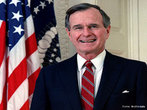 George Herbert Walker Bush  um poltico estadunidense. Foi o 41 presidente dos Estados Unidos da Amrica (1989-1993). Anteriormente, ele j tinha servido como embaixador na ONU (1971-1973), diretor da CIA (1976-1977), e o 43 vice-presidente dos Estados Unidos da Amrica na gesto do presidente Ronald Reagan (1981-1989). </br></br> Palavras-chave: EUA. Partido Republicano. George Bush. Poltico. ONU. Ronald Reagan. 