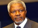 Kofi Annan, stimo secretrio-geral das Naes Unidas, foi eleito para o mandato 1997-2001 e reeleito para 2002-2006. Nascido em Gana (frica), em 1938, Annan serviu  ONU por mais de 30 anos. Trabalhou em diversos postos-chave e pases. Entre esses diversos postos foi representante especial do secretrio-geral na antiga Iugoslvia e enviado especial da Organizao do Tratado do Atlntico Norte (OTAN) durante o perodo de transio que se seguiu  assinatura do Acordo de Paz de Dayton, que ps fim s hostilidades na ex-Iugoslvia. </br></br> Palavras-chave: Kofi Annan. Gana. ONU. Iugoslvia. OTAN. 