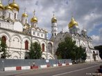 O Kremlin de Moscou  uma fortaleza situada no centro da cidade e que serve de sede do governo da Rssia. Ocupa cerca de 30 hectares e contm vrios monumentos no seu interior. </br></br> Palavras-chave: Kremlin. Rssia. Moscou. Cidade. Governo. 