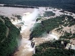 O Rio Iguau  um afluente do rio Paran e tambm  o maior rio do estado do Paran. Ele  formado pelo encontro dos rio Ira e rio Atuba, na parte leste do municpio paranaense de Curitiba, junto a divisa deste com os municpios de Pinhais e So Jos dos Pinhais. </br></br> Palavras-chave: Rio Iguau. Afluentes. Rio Paran. Paran. Curitiba. Rio Ira. Rio Atuba. Pinhais. So Jos dos Pinhais. Hidrografia.  