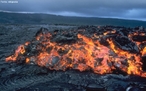 Magma  rocha fundida, localizado normalmente dentro de uma cmara de magma, abaixo da superfcie da Terra. O magma permanece sob alta presso e, algumas vezes, emerge atravs das fendas vulcnicas, na forma de lava fluente e fluxos piroclsticos. Os produtos de uma erupo vulcnica geralmente contm gases dissolvidos que podem nunca ter alcanado a superfcie do planeta.  </br></br>  Palavras-chave: Magma. Terremoto. Placas Tectnicas. Natureza. Lugar. Territrio. Intemperismo. Vulco. Abalos Ssmicos. 