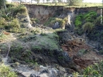 A vooroca ou booroca  um fenmeno geolgico que consiste na formao de grandes buracos de eroso, causados pela chuva e intempries, em solos onde a vegetao  escassa e no mais protege o solo, que fica cascalhento e suscetvel de carregamento por enxurradas.  </br></br>  Palavras-chave: Vooroca. Territrio. Paisagem. Lugar. Eroso. Relevo. Cobertura vegetal. Desmatamento. Solo.  