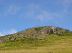 Afloramentos de rochas so locais com pouca presena de solos, determinando elevada fragilidade para os ambientes logo abaixo.</br></br>Palavras-chave: Solos. Paran. Rochas. gua subterrnea. Poluio. Produo agrcola.